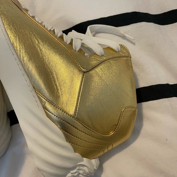 VERSACE MÉDUSA NEW GOLD SNEAKERS - Picture 7 of 8